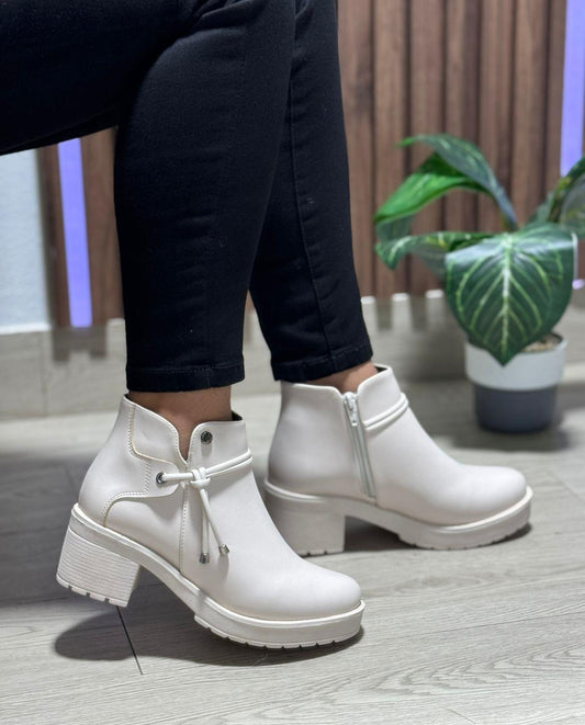 BOTINES COLOR BLANCO