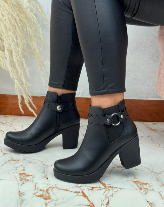 BOTINES NEGRO  / TALLA 7